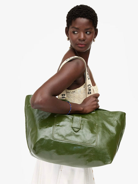 Grande Bateau Tote in Army Crinkle Patent