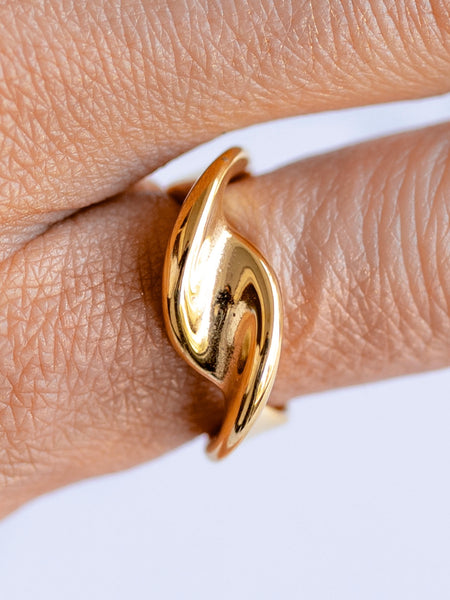 En Pointe Ring
