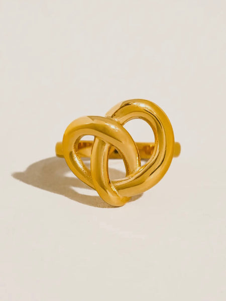 Bretzelle Knot Ring