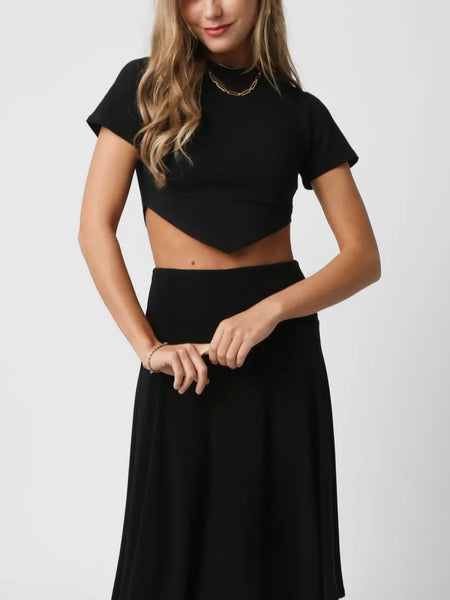 V Into This Hemline Tee in Black