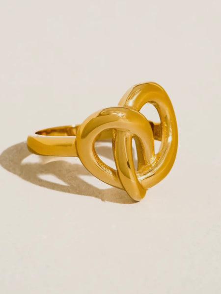 Bretzelle Knot Ring