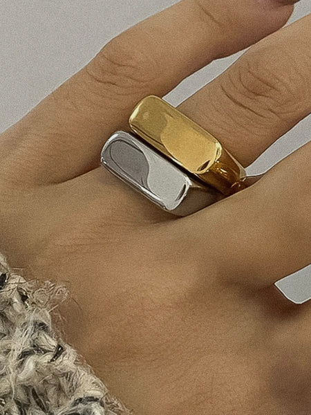 Glayce Signet Ring in Gold