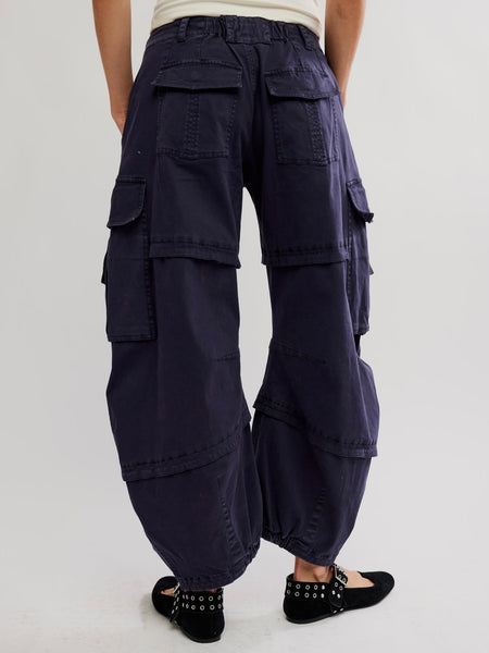 Reef Curved Cargo Twill Pant in Black