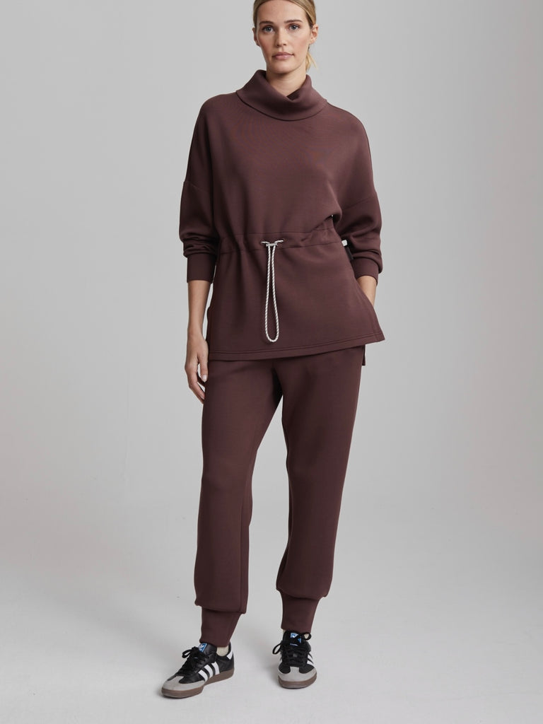 The Slim Cuff Pant 27.5 in Deep Mahogany