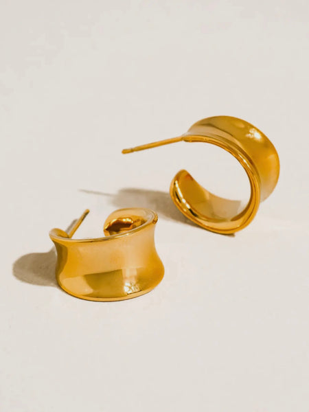 Yvaine Wide Huggies in Gold