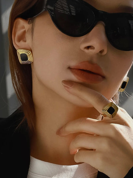 Solenne Enamel Square Earrings in Black