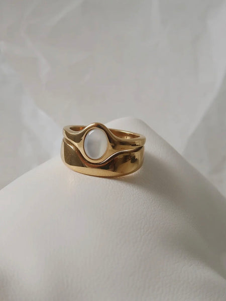 Alouette Stone Wave Ring in Clear