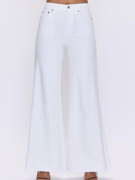 Izzy Jean in Vivid White