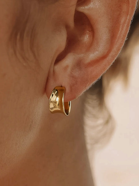 Yvaine Wide Huggies in Gold