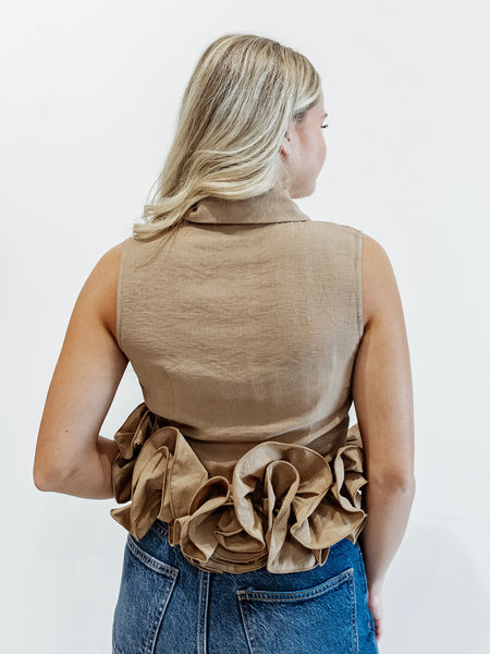 Sleeveless Ruffle Shirt in Mocha