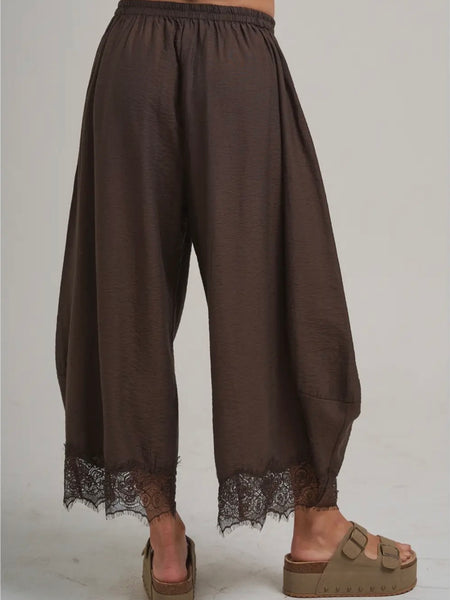 She's The Boss Balloon Pant in Mocha