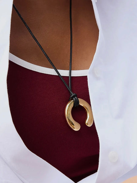 Valeska Horseshoe Necklace in Gold
