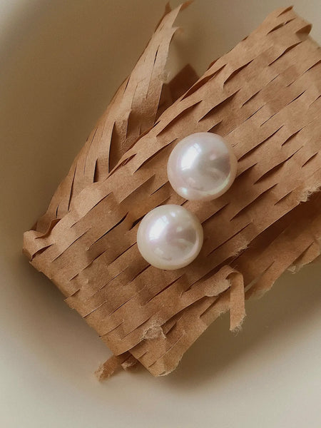 Amrae Pearl Studs