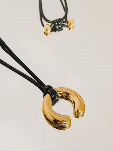 Valeska Horseshoe Necklace in Gold