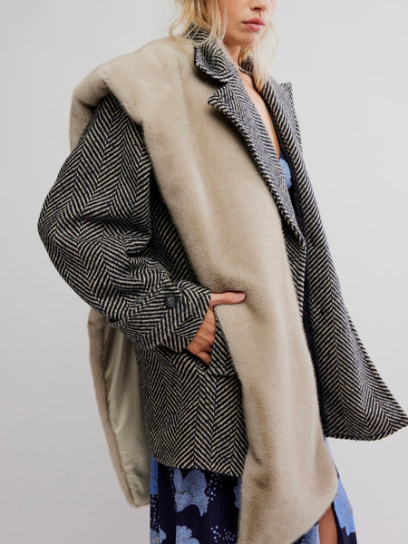 Snow Angel Faux Fur Scarf in Ivory