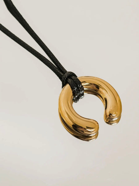 Valeska Horseshoe Necklace in Gold