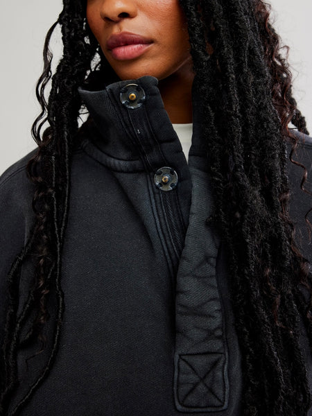 Timeless Pullover in Black