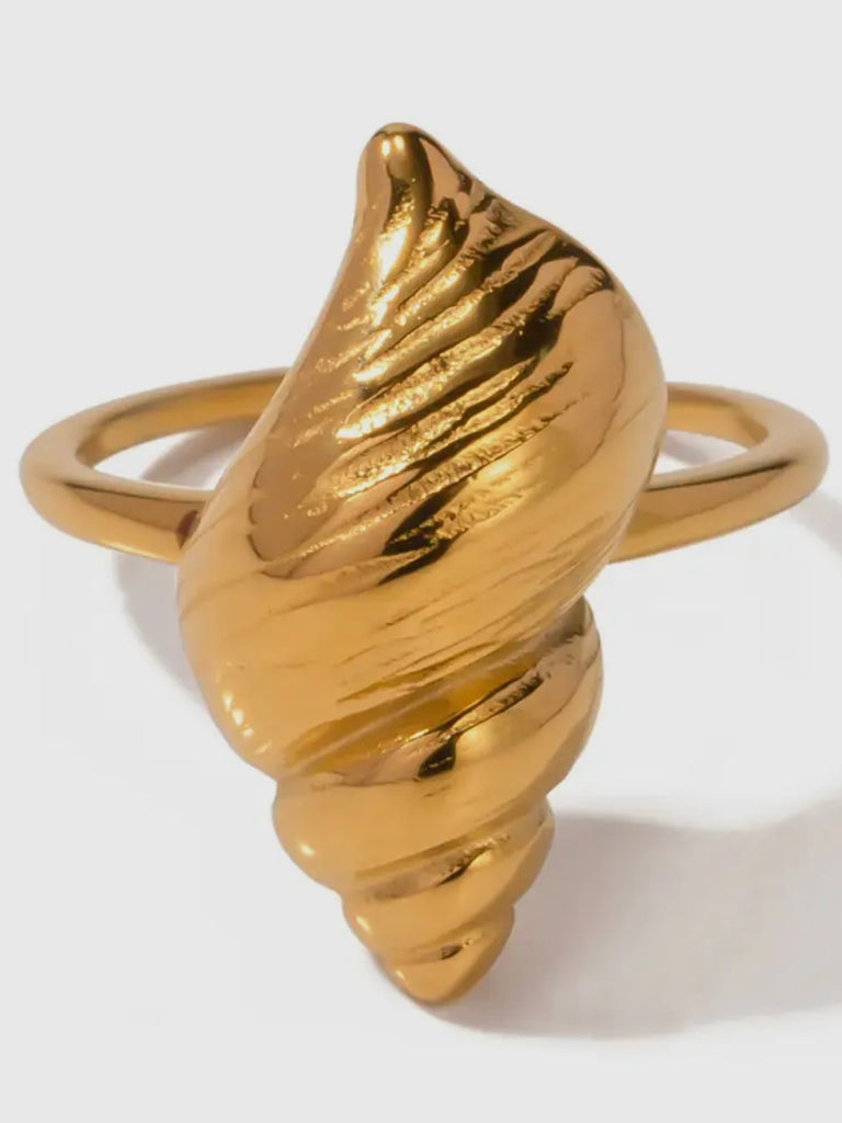 Amalia Conch Shell Ring