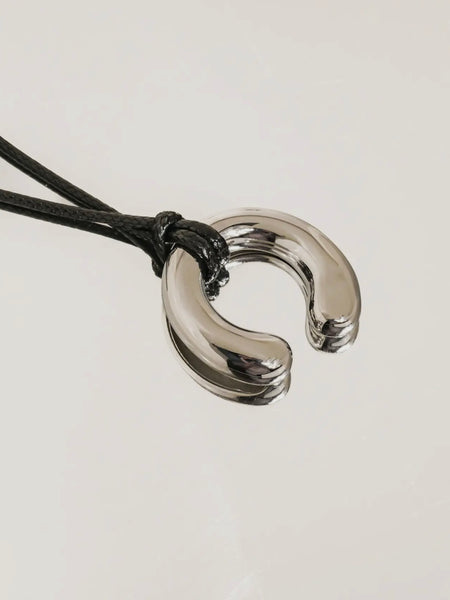 Valeska Horseshoe Necklace in Silver