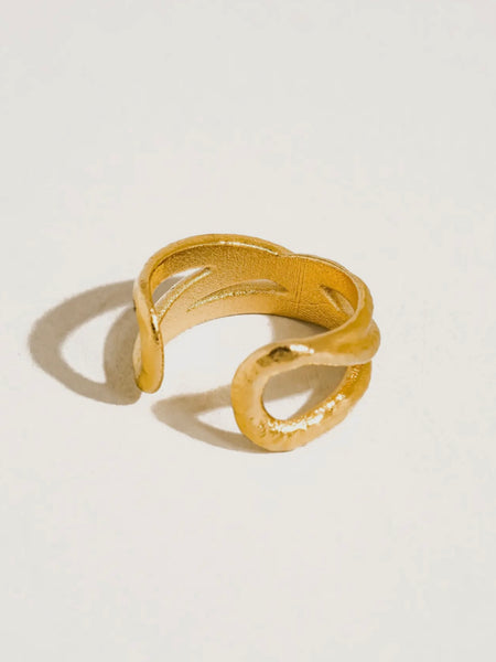 Coralisse Textured Crossover Ring