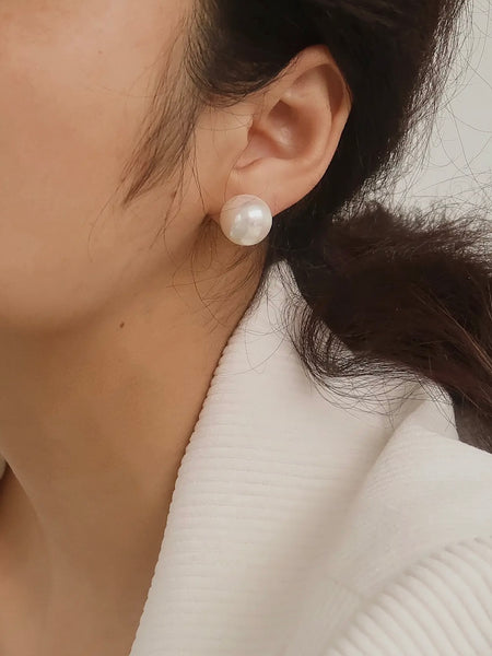 Amrae Pearl Studs