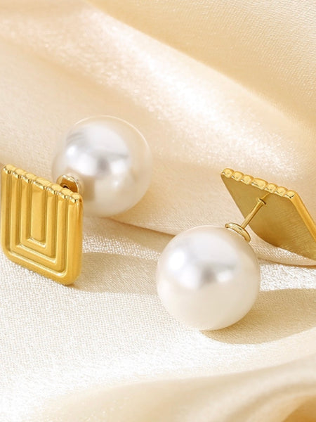 The Pearl Earrings