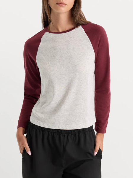 The Long Sleeve Raglan Tee in Vintage Grey