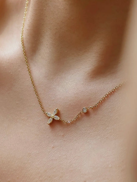 Clyra Dainty Flower Pendant Necklace