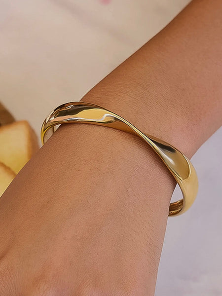 Fioren Twist Cuff