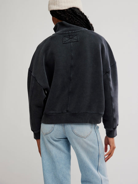 Timeless Pullover in Black