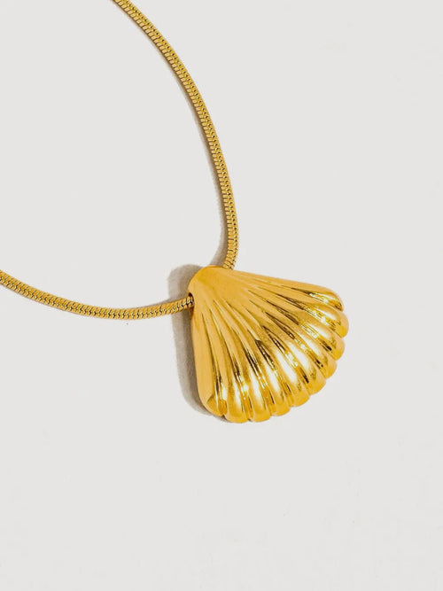 Cosmic Shell Necklace in Gold