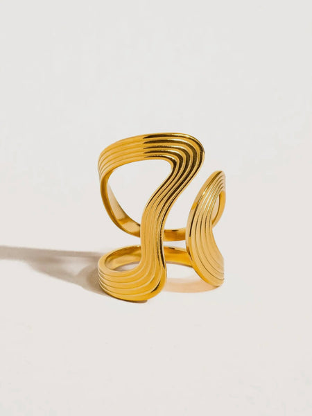 Xena Wavy Abstract Ring