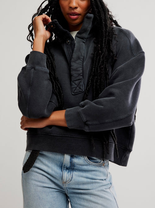 Timeless Pullover in Black