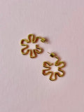Sienna Wavy Flower Hoops
