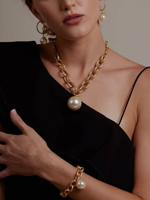 Oval Link Pearl Charm Collar Necklace