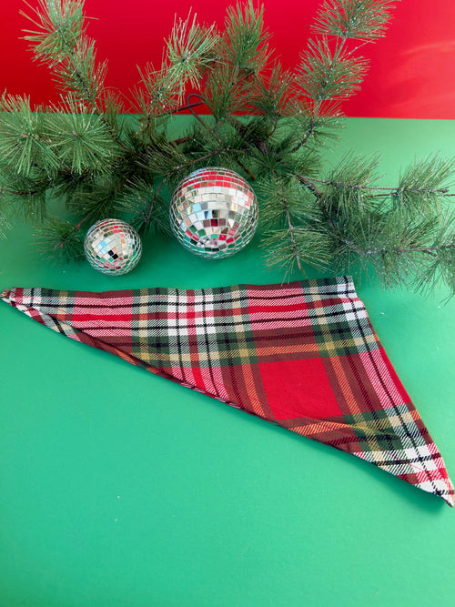 Flannel Dog Scarf in Holly Jolly