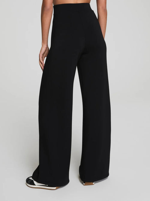 AirEssentials Wide Leg Track Pant in Very Black