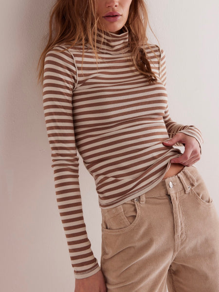 Good Good Turtle Stripe in Otter & Tea