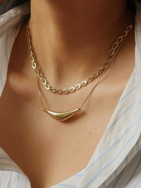 Cendre Curve Necklace in Gold