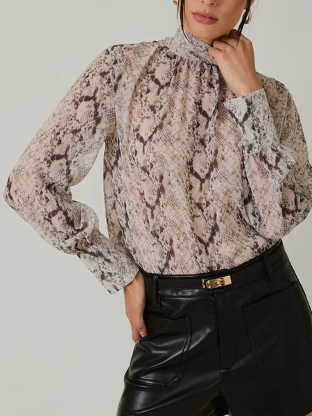 Cara Contrast Border Top in Black