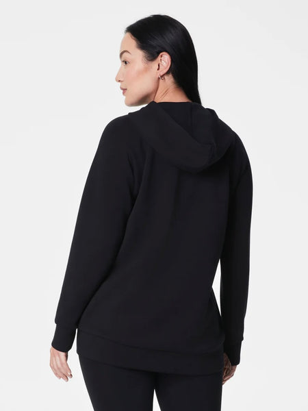 AirEssentials Classic Hoodie in Very Black