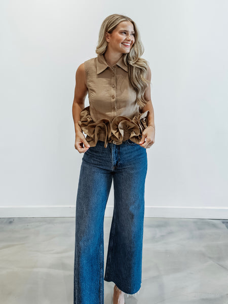Sleeveless Ruffle Shirt in Mocha