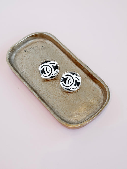 Repurposed Black & White CC Retro Earring