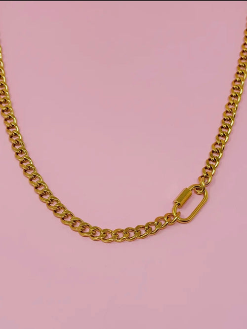 Hooked On Luxe Chain Necklace