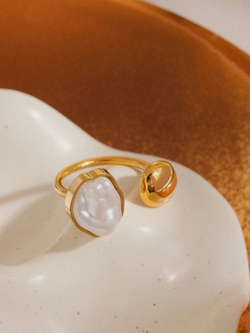 Cambria Abstract Pearl Ring
