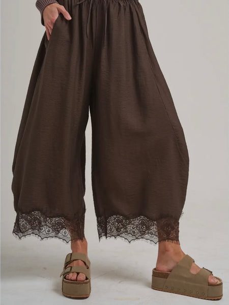She's The Boss Balloon Pant in Mocha