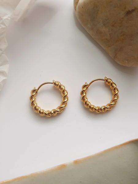 Cere Twisted Hoops