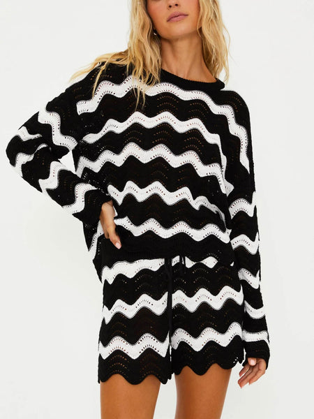 Beach Sweater in Black & White Tides