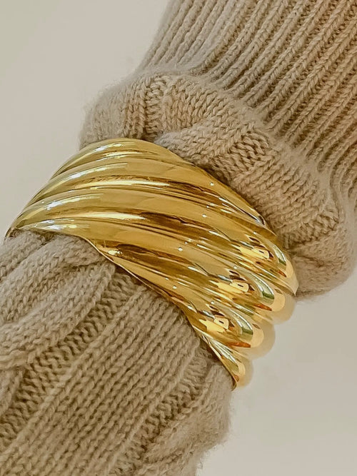 Manon Wavy Bold Bangle