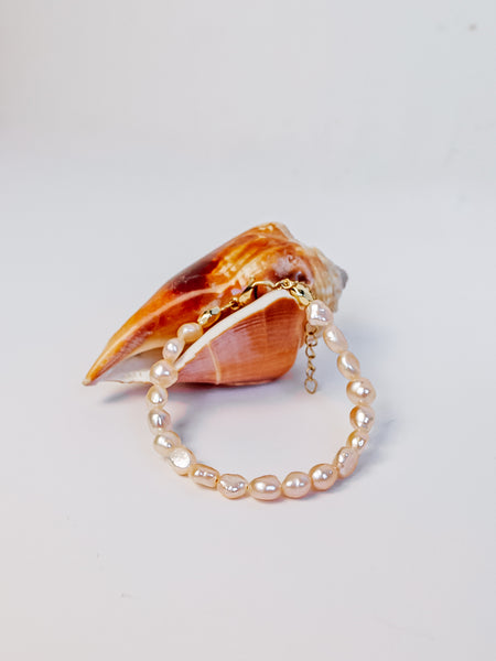 Pearl Bracelet in Pink